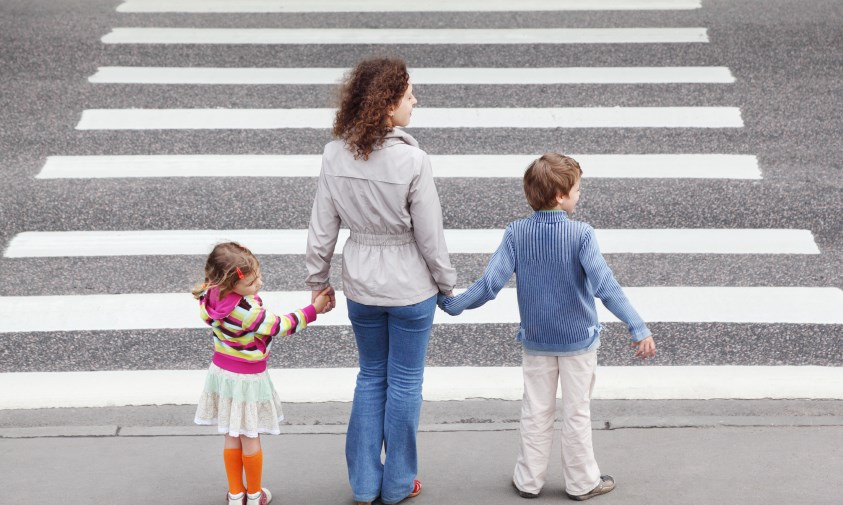 Dạy trẻ kỹ năng tham gia giao thông an toàn